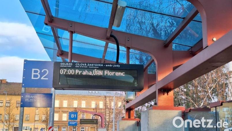 Abfahrt! Hier am Busbahnhof in Cheb fährt der Bus Richtung Pilsen. Bild: Magdalena Becher