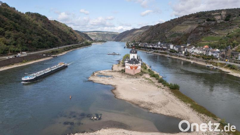 Der „Pegel Kaub“ gilt für die Schifffahrt als kritischer Punkt bei der Frage nach einer durchgehenden Passierbarkeit des Flusses. (Archivbild) Bild: Boris Roessler/dpa
