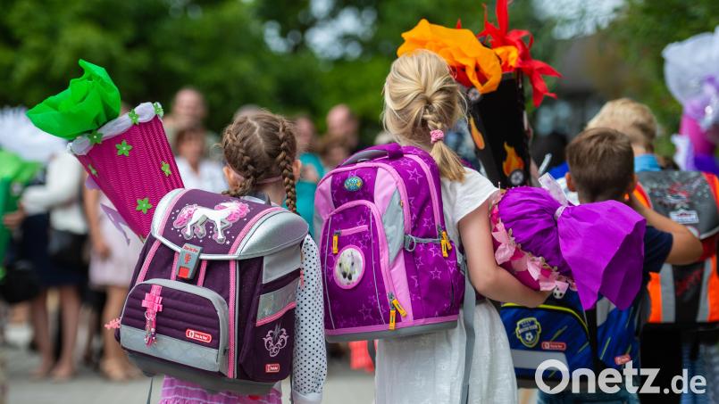 Die Josef-Faltenbacher-Schule in Pirk startet ins neue Schuljahr. Symbolbild: Philipp Schulze/dpa