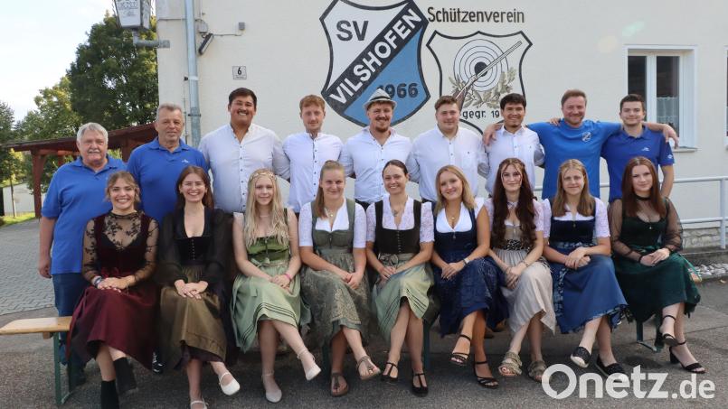 Die Vilshofener Kirwapaare, der Sportverein und die Schützen freuen sich auf die Kirwa. Bild: Michael Rabenhofer