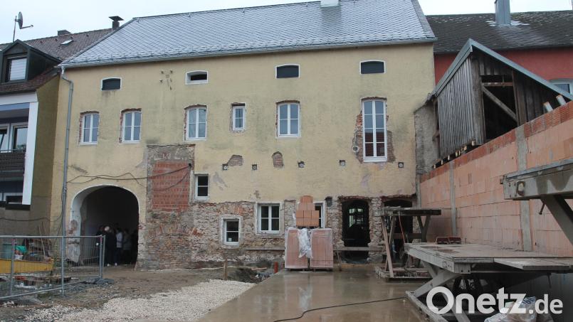Im Gebäude „Hauptstraße 17“ in Waidhaus entstehen eine Bücherei und neue Wohnungen. Bild: Josef Pilfusek