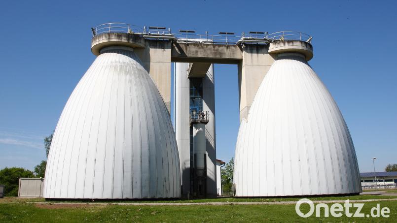 Der Zweckverband „Verbandskläranlage Schwandorf-Wackersdorf“ investiert zwei Millionen Euro in die Reinigung der beiden Faultürme. Diese stehen auf dem Gelände der Kläranlage im Süden der Stadt Schwandorf. Bild: Marion Steffl