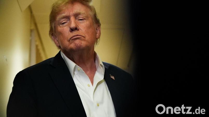 Trump spielt Gefahren von KI herunter. (Archivbild) Bild: Julia Demaree Nikhinson/AP/dpa