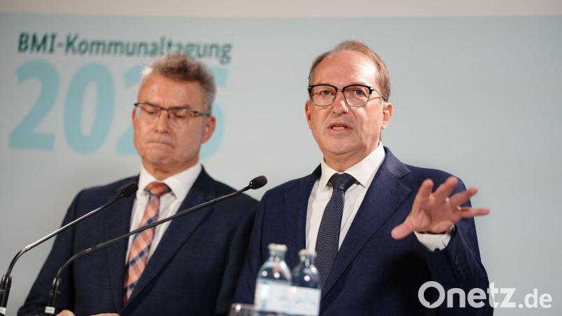 Der Präsident des Landkreistags, Achim Brötel (links), drängt den Bund zum Handeln beim Schutz der Bevölkerung im Kriegs- oder Katastrophenfall. Bild: Kay Nietfeld/dpa