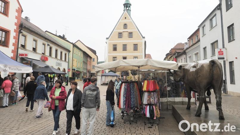 Den Auerbacher Jahrmarkt hat es am Sonntag komplett verregnet. Der Besuch hielt sich in Grenzen. Bild: Klaus Trenz