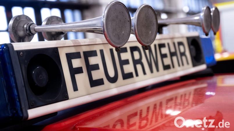 Die Einsatzkräfte sicherten den Bereich rund um die Schule. (Symbolbild) Bild: Sven Hoppe/dpa