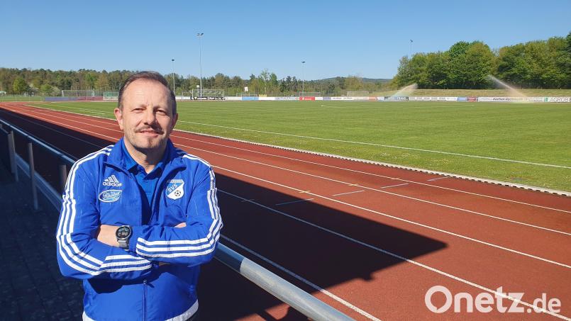 Adi Götz sieht seine Schwarzhofener nicht als Favorit im Nachholspiel gegen die SpVgg SV Weiden II. Bild: mr