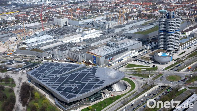 BMW-Stammwerk und Firmenzentrale in München. Bayerns Autoindustrie erging es in den ersten sieben Monaten schlecht. (Archiv) Bild: Sven Hoppe/dpa