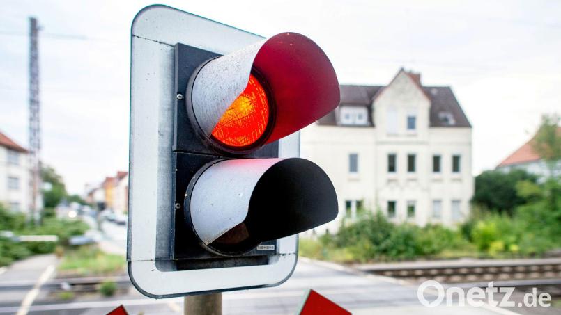 Bauarbeiten an Bahnübergängen zwischen Bad Kötzting und Lam führen zu Sperrungen und Umleitungen. Bild: Hauke-Christian Dittrich/dpa