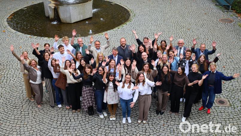 Gruppenbild der vereidigten Lehramtsanwärter im Rathaus Weiden. Bild: Stadt Weiden
