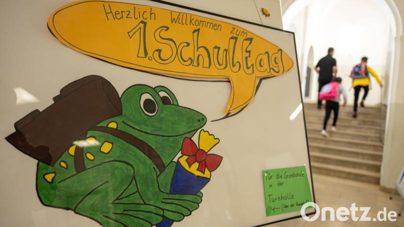 In welche Grundschule ein Kind kommt, entscheidet in Bayern der Wohnort. (Symbolbild) Bild: Peter Kneffel/dpa
