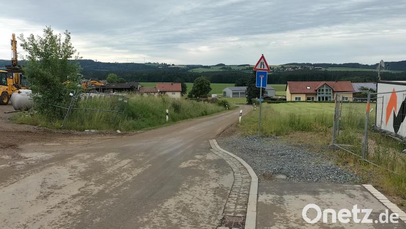 Die Ortsstraße nach Theile soll nun erneuert und auf fünf Meter verbreitert werden. Bild: Ernst Frischholz