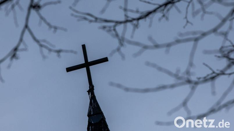 Die Kirche darf nicht mehr betretenen werden, bis es gelungen ist, die Schadstoffbelastung ausreichend zu senken. (Symbolbild) Bild: Jens Büttner/dpa