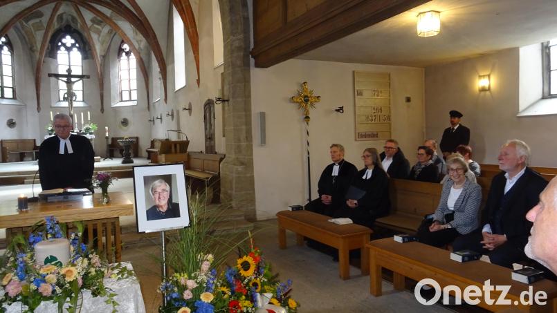 Pfarrer Silfredo Dalferth leitete den Trauergottesdienst. Bild: Alfons Prechtl