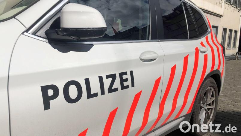 Die Rettungskräfte konnten nur noch den Tod der Insassen feststellen (Symbolbild) Bild: Christiane Oelrich/dpa