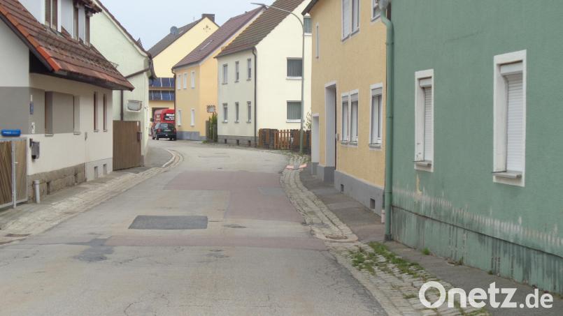 Die Planungen zur Gestaltung der Seitenstreifen in der Bahnhofstraße laufen. Bild: Annemarie Mösbauer