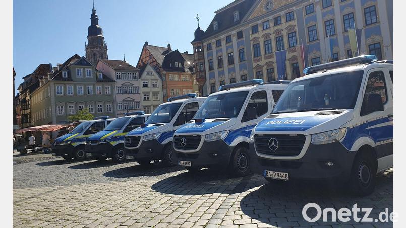 Die Polizei suchte am Dienstag in der Coburger Innenstadt nach Beweismitteln zur Tat. Bild: Pia Bayer/dpa