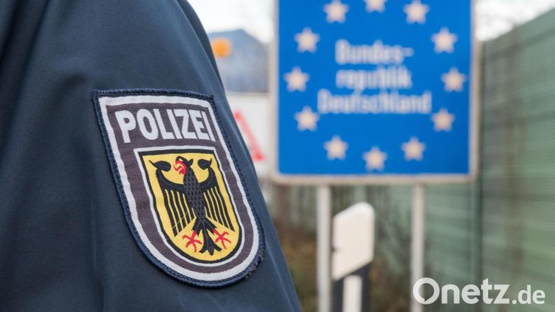 Drei gesuchte Männer hat die Bundespolizei an der deutsch-tschechischen Grenze an der A 6 festgenommen. Symbolbild: Bundespolizei