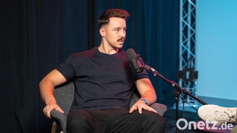 Niklas Postel war zu Gast im Podcast „Powerplay“ von Oberpfalz-Medien. Der Neuzugang der Blue Devils Weiden spricht über den DEL-2-Titel mit Dresden, ein schwieriges Jahr an der Elbe und seinen Neustart in der Oberpfalz. Bild: Noah Wegmüller-Kocher