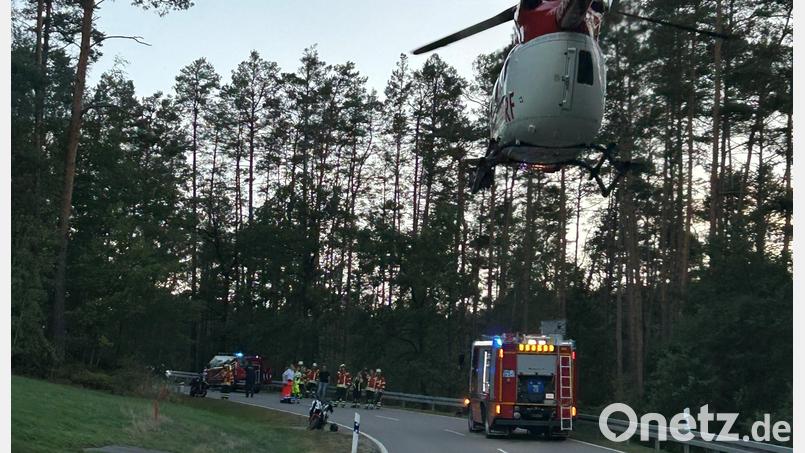 Nach einem schweren Motorradunfall nahe Schwarzhofen im Landkreis Schwandorf ist am Dienstagabend ein 18-Jähriger an den Folgen des Unfalls verstorben. Bild: PI Neunburg vorm Wald