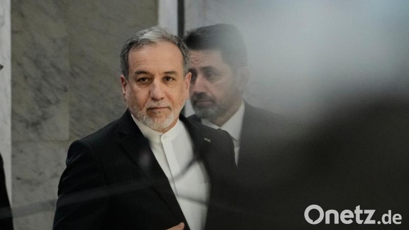 Irans Außenminister Araghtschi verspottet das US-Militär. (Archivbild) Bild: Hadi Mizban/AP/dpa