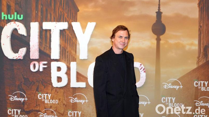 In „City of Blood“ spielt Lars Eidinger einen Vampir. (Archivbild) Bild: Soeren Stache/dpa