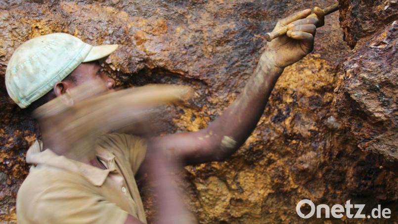Beim Einsturz einer Goldmine sind Dutzende Bergarbeiter getötet worden. (Illustration) Bild: Jürgen Bätz/dpa
