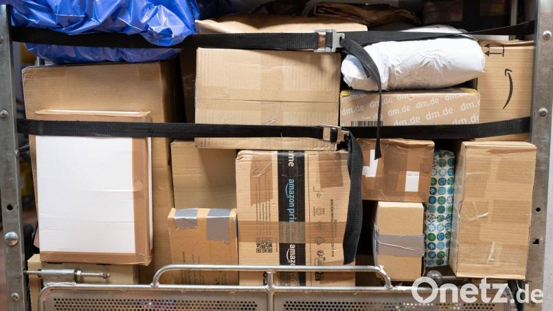 2025 wickelten die europäischen Zollämter rund sechs Milliarden Pakete von Onlinehändlern ab. (Symbolbild) Bild: Sebastian Kahnert/dpa