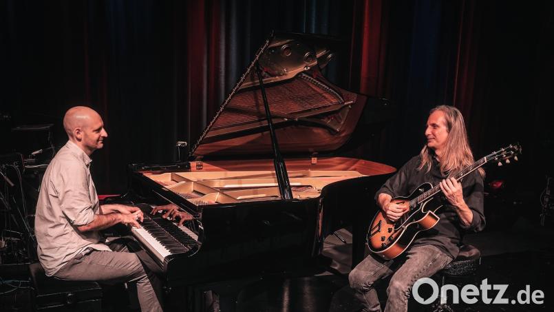 Michael Dandorfer (rechts) und Sebastian Birner laden bei "Jazzarise" zum Workshop "Improvisation" ins Musikomm. Bild: Lorenz von Koenen
