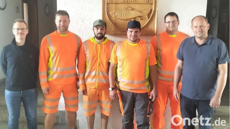 Neues Führungsteam im Bauhof: Erster Bürgermeister Thomas Kleber, Klärwärter Sebastian Wild, Wasserwart Manuel Demleitner, stellv. Bauhofleiter Fabian Dierl, Bauhofleiter Johannes Meckl, Personalleiter Fabian Dimper (von rechts nach links) Bild: Markt Eslarn