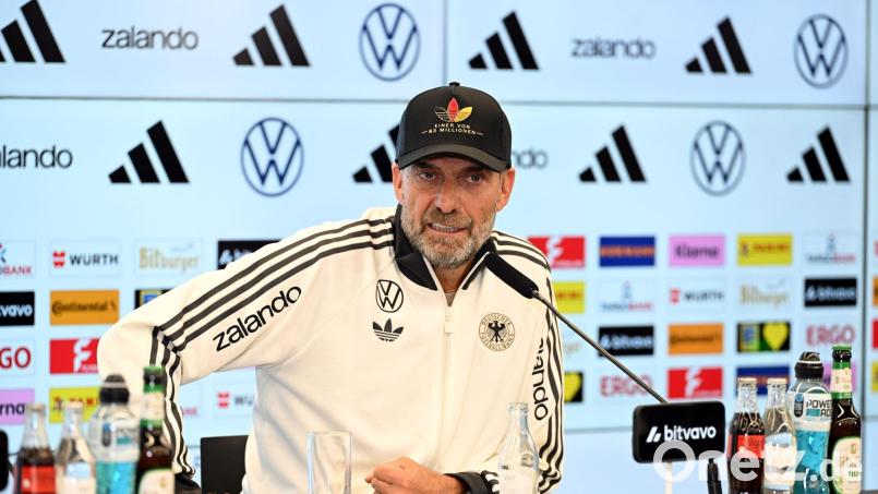 Jürgen Klopp hat einen XXL-Kader nominiert. Bild: Boris Roessler/dpa