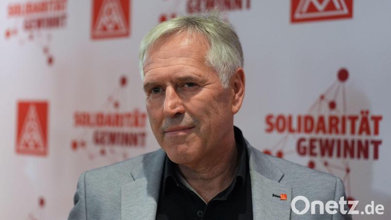 IG Metall-Bezirksleiter Horst Ott will sein Amt zum Jahreswechsel an den erst 36 Jahre alten Nachfolger Rio Irmischer übergeben. Archivbild: Marcus Brandt/dpa