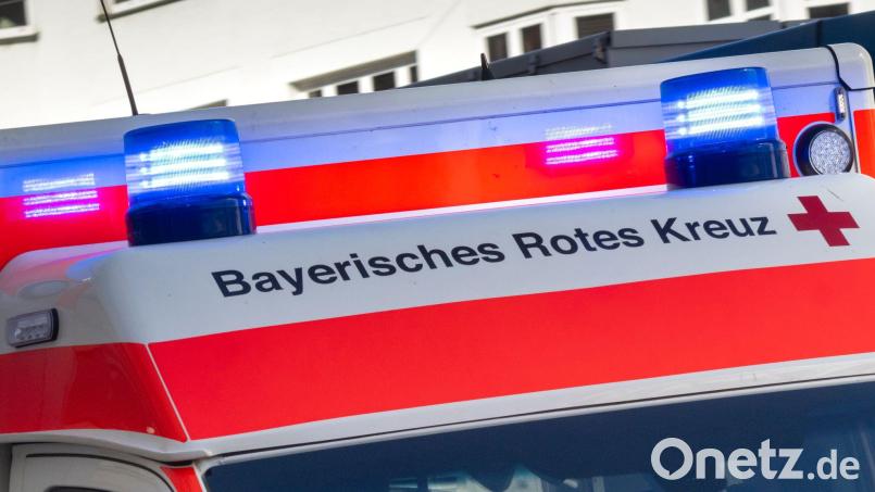 Die Rettungskräfte können nur noch den Tod der Frau feststellen. Symbolbild: Peter Kneffel/dpa