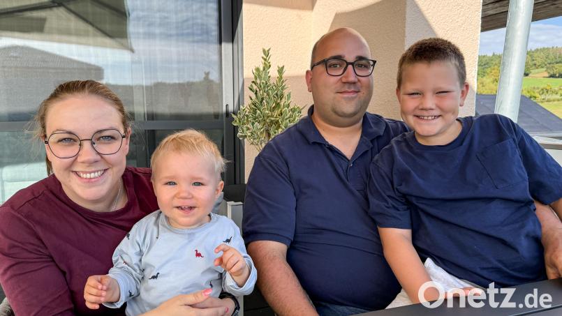 Tapfer kämpft der kleine Tim gegen Leukämie. Für seine Eltern Katharina und Lukas Friedrich und seinen neunjährigen Bruder Leon ist seit der Diagnose nichts mehr, wie es einmal war. Bild: Petra Hartl