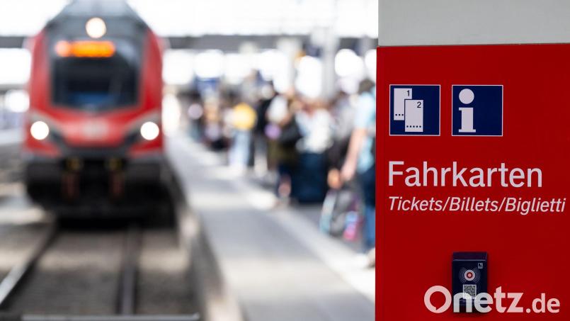 Die Deutsche Bahn (DB) hat Verbindungen zwischen Mühldorf und München gestrichen, dies sorgt für Ärger. (Symbolbild) Bild: Sven Hoppe/dpa/dpa-tmn