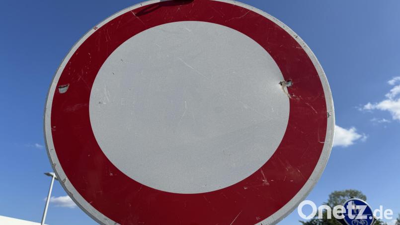 Die A 93 ist in der Nacht vom 19. auf den 20. September auf Höhe der Anschlussstelle Nabburg in beide Fahrtrichtungen voll gesperrt. Dort wird eine neue Brücke eingehoben. Bild: Heike Unger