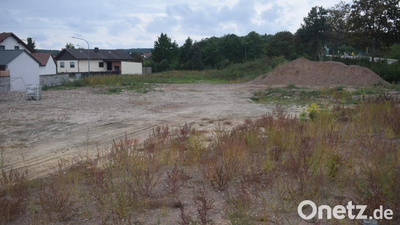 Noch gibt es wenig Bewegung am Baugelände für die Wohanlage "Wohnpark am Miesberg" in Schwarzenfeld. Dies könnte sich schon bald ändern. Bild: Richard Braun