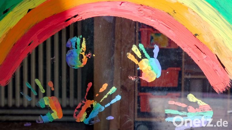 Bayern streicht den 100-Euro-Direktzuschuss für Kita-Kinder. Eine Leiterin aus Oberviechtach befürchtet, dass Eltern ihre Kinder aus Kostengründen aus der Einrichtung nehmen. Symbolbild: Jens Kalaene/dpa-Zentralbild/dpa