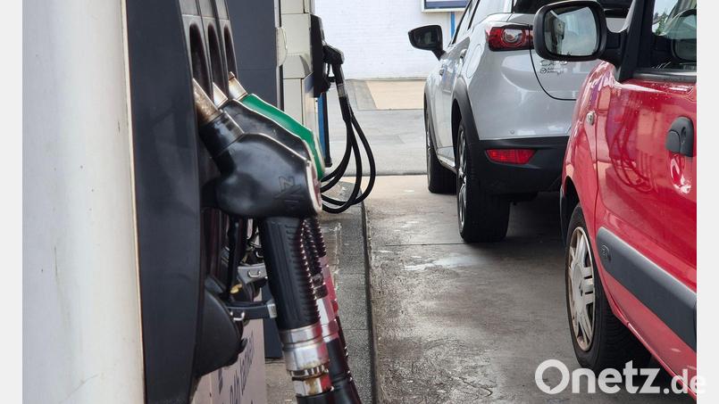 Tanken ist teuer wie nie. (Symbolbild) Bild: Sascha Thelen/dpa