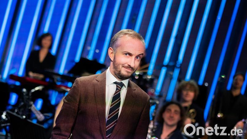 Nach mehr als sechs Jahren hört der Satiriker Jan Böhmermann zum Jahresende mit seiner Show „ZDF Magazin Royale“ auf. (Archivbild) Bild: Rolf Vennenbernd/dpa