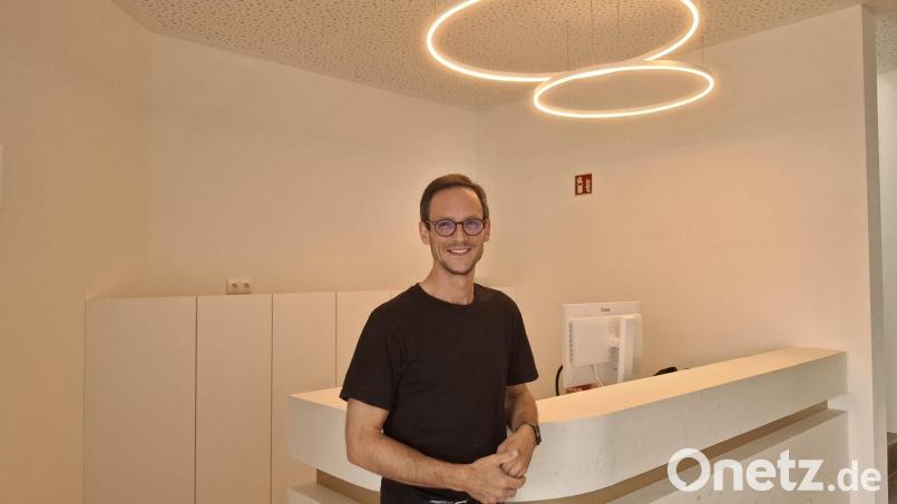 Florian Grill eröffnet im Oktober in Schwandorf eine neue Praxis für Mund-, Kiefer und Gesichtschirurgie. Bild: Eva Kreuzer