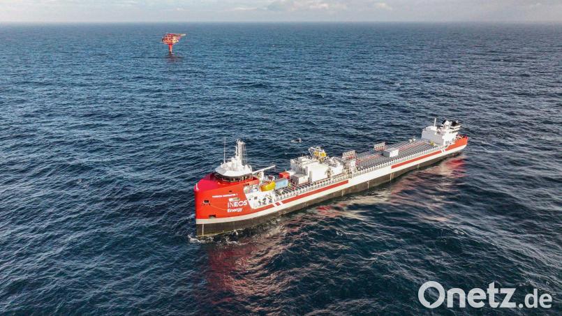 Das Transportschiff Carbon Destroyer 1 bringt das flüssige CO2 zur ausgedienten Ölplattform Nini West in der Nordsee vor Dänemark. (Handout) Bild: Handout / Berlin/INEOS Energy/dpa