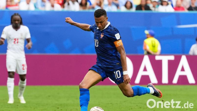 Bald nicht mehr in Nike-Schuhen: Kylian Mbappé. (Archivbild) Bild: Rebecca Blackwell/AP/dpa