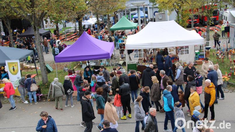 Rund um die Stadthalle Neustadt/WN findet am 4. Oktober der Erntedankmarkt statt. Neu ist in diesem Jahr, dass auch die Fläche in der Stadthalle für Stände und Gastronomie genutzt wird. 35 Aussteller haben zugesagt. Archivbild: Hans Prem