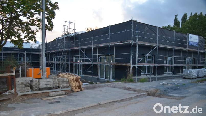 Der Neubau der offenen Ganztagsschule (OGTS) in Speichersdorf geht seiner Vollendung entgegen. Bild: Alfred Koch