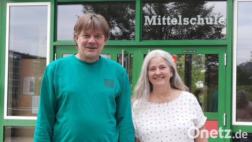 Die neue Schulleitung der Mittelschule Auerbach mit Rektorin Renate Schmidt (rechts) und ihrem Stellvertreter Armin Küst Bild: Brigitte Grüner, Mittelschule Auerbach