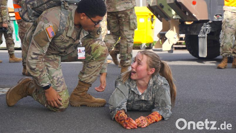 Ein bisschen Hollywood in Vilseck: Die US-Armee trainiert vor ihrer Militärklinik in den Rose Barracks den Ernstfall mit mehreren Schwerverletzten. Bild: jut