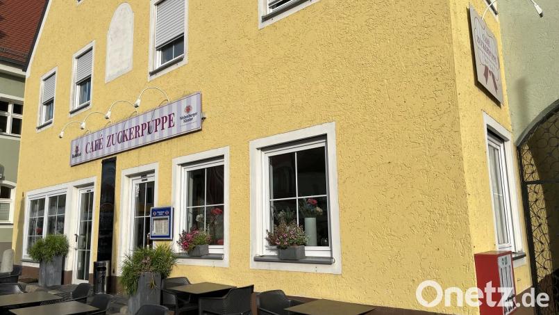 Der Betreiber des Cafés Zuckerpuppe am Schwandorfer Marktplatz plant ein weiteres Lokal. Bild: ihl