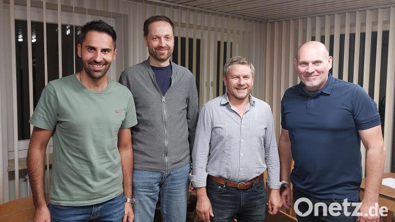 Als Vorsitzender im Rechnungsprüfungsausschuss wurde Thomas Dotzler und als Stellvertreter Markus Schmidt bestätigt, (von links) Kevin, Haas, Thomas Dotzler, Markus Schmidt und Bürgermeister Bruno Heindl. Bild: mfh