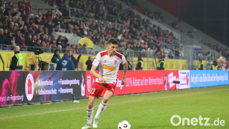 Sebastian Stolze ist mit dem SSV Jahn am Samstag beim VfB Stuttgart II zu Gast. Bild: Photo-Studio Büttner